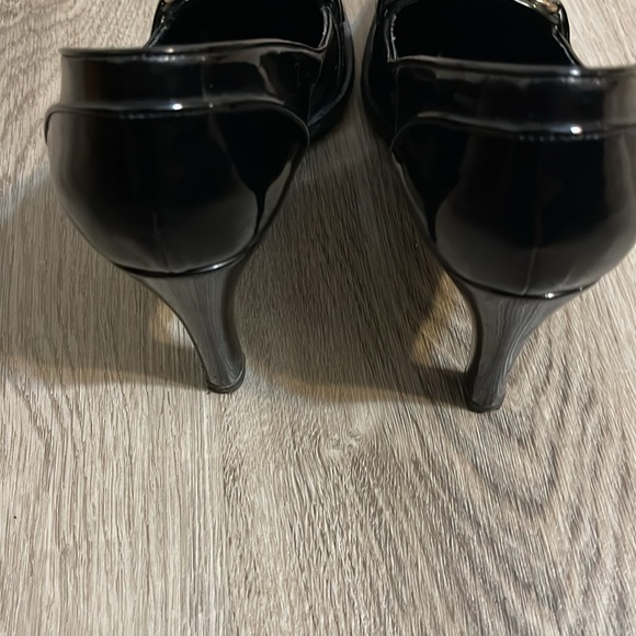 GUCCI BLACK PATENT LEATHER ROUND TOE PUMPS WITH SILVER HORSE-BIT BUCKLE 6.5 - Picture 6 of 10